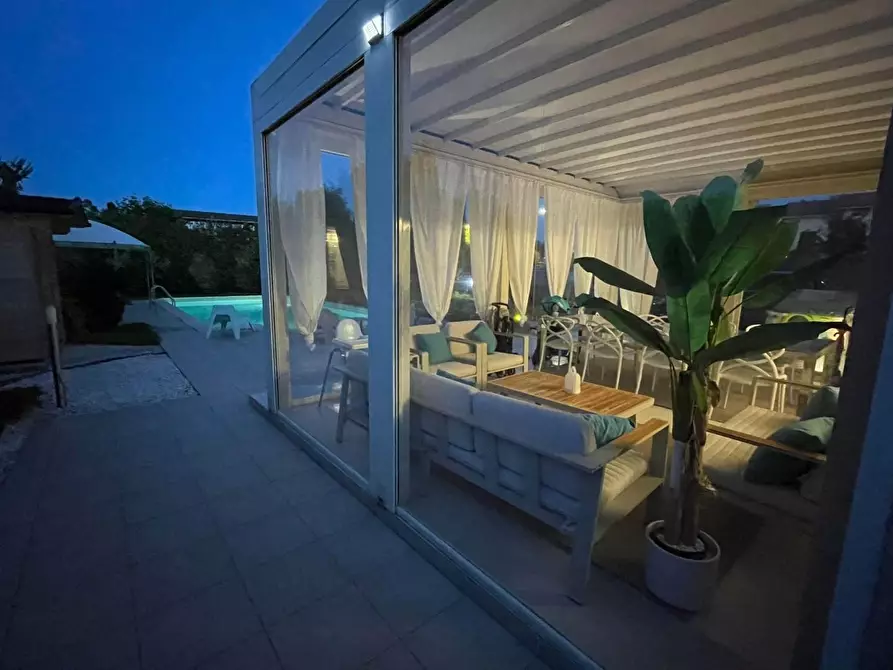 Immagine 4 di Villa in vendita  a Cascina