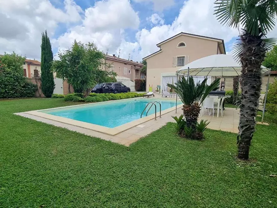 Immagine 21 di Villa in vendita  a Cascina