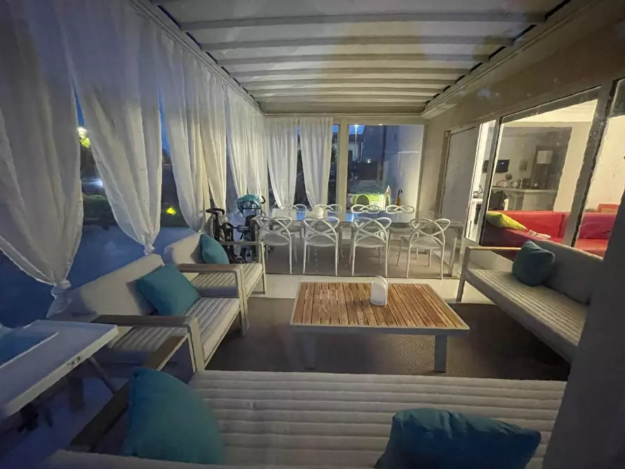 Immagine 12 di Villa in vendita  a Cascina