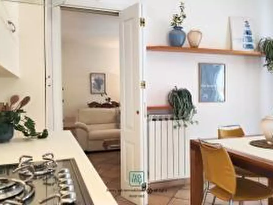 Immagine 9 di Appartamento in vendita  a Carrara