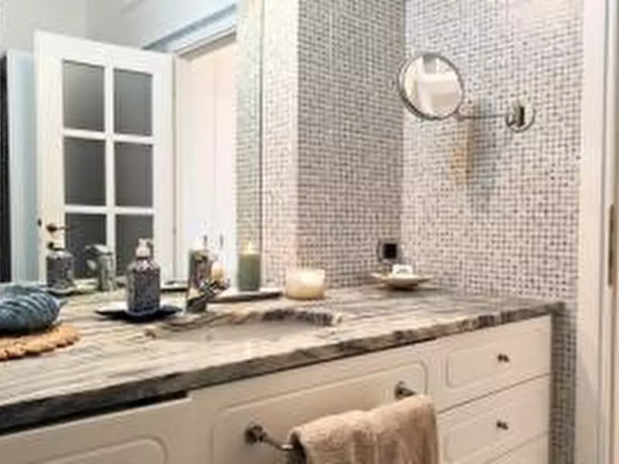 Immagine 23 di Appartamento in vendita  a Carrara