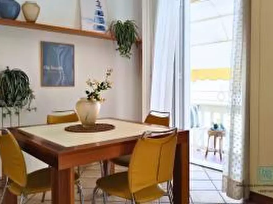 Immagine 11 di Appartamento in vendita  a Carrara