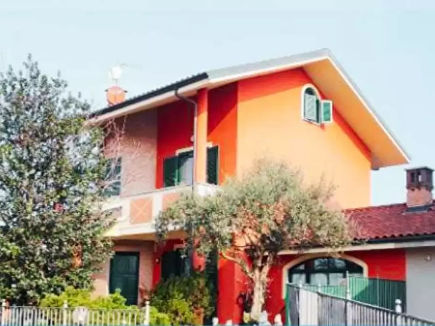 Immagine 1 di Villa in vendita  a Bricherasio