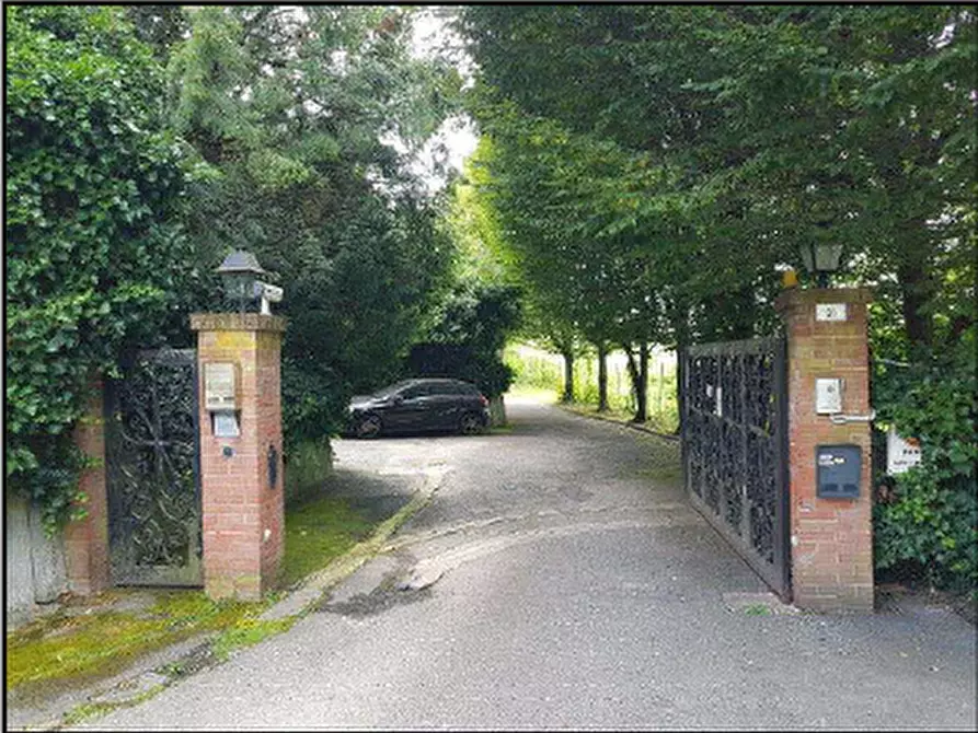 Immagine 2 di Villa in vendita  a Pecetto Torinese