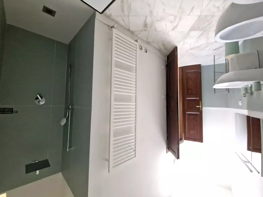 Immagine 6 di Appartamento in affitto  a Carrara