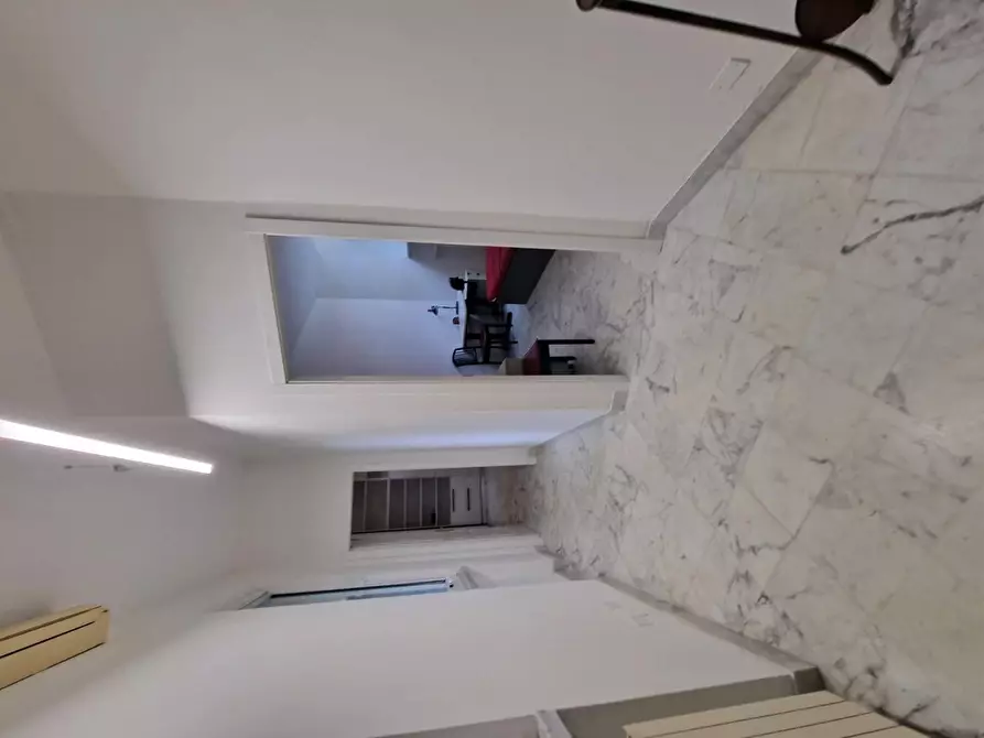 Immagine 11 di Appartamento in affitto  a Carrara