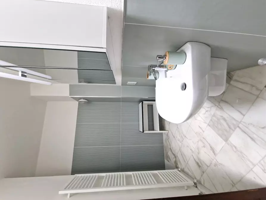 Immagine 9 di Appartamento in affitto  a Carrara