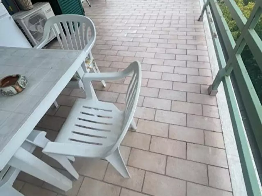 Immagine 2 di Appartamento in affitto  a Massa