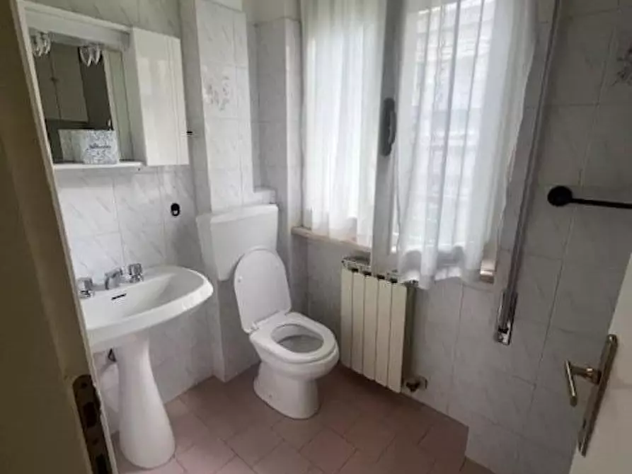 Immagine 10 di Appartamento in affitto  a Massa