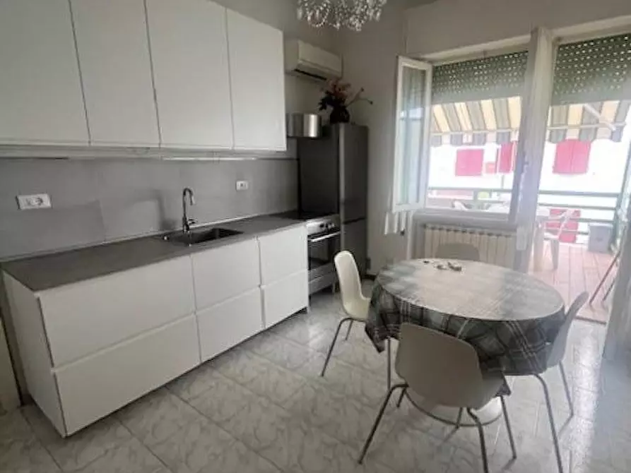 Immagine 1 di Appartamento in affitto  a Massa