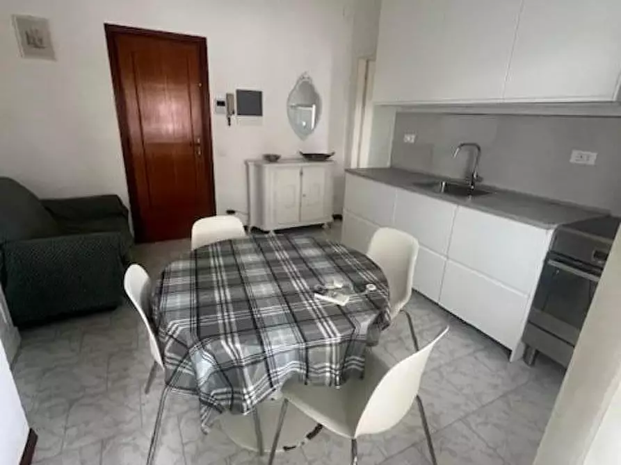 Immagine 4 di Appartamento in affitto  a Massa