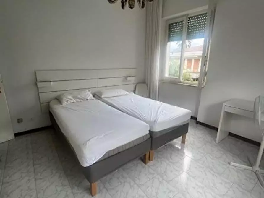 Immagine 8 di Appartamento in affitto  a Massa