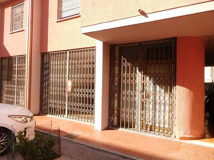 Immagine 1 di Locale commerciale in vendita  a Pisa