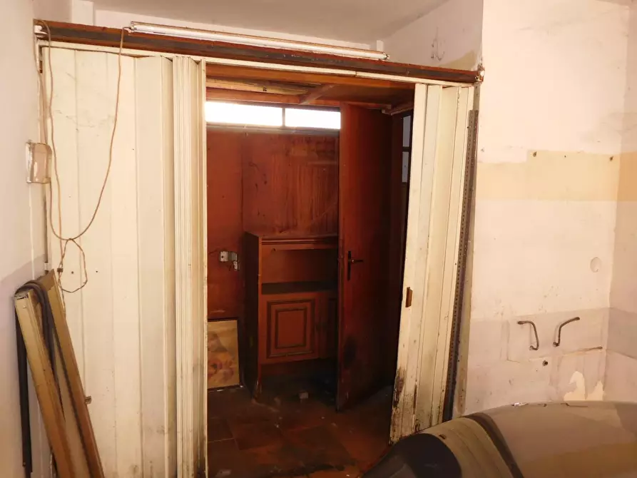 Immagine 3 di Locale commerciale in vendita  a Pisa