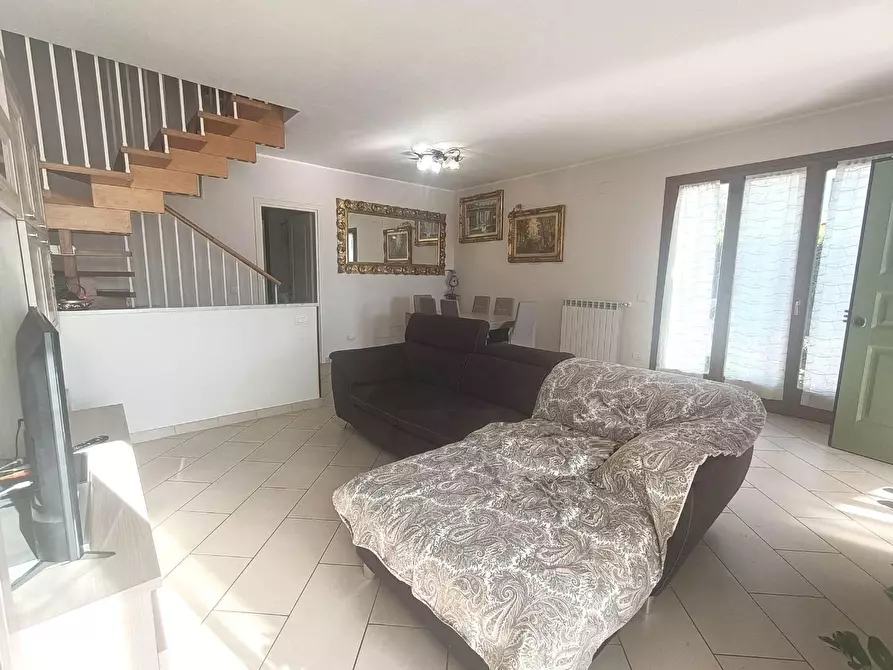 Immagine 2 di Casa quadrifamiliare in vendita  a Carrara