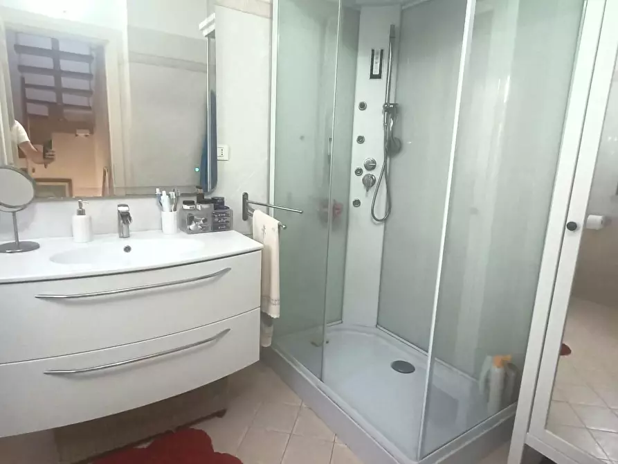 Immagine 8 di Casa quadrifamiliare in vendita  a Carrara