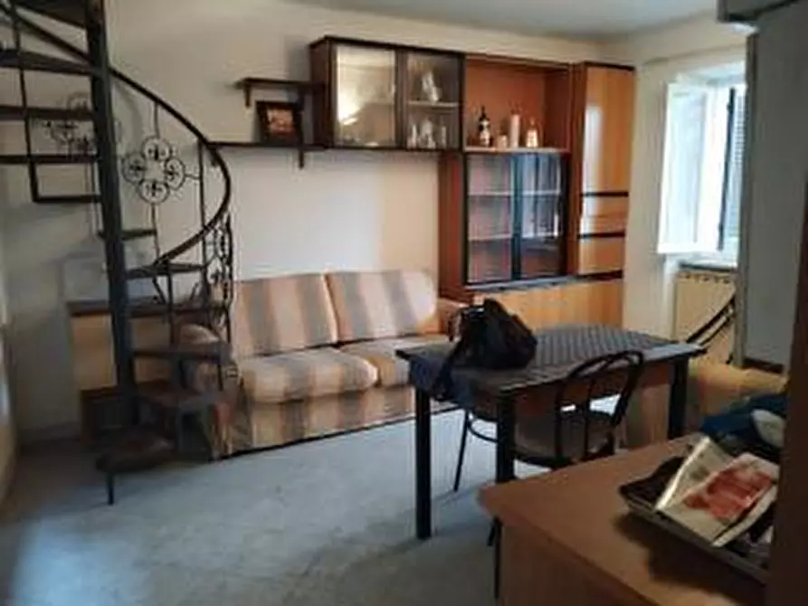 Immagine 2 di Appartamento in vendita  a Carrara