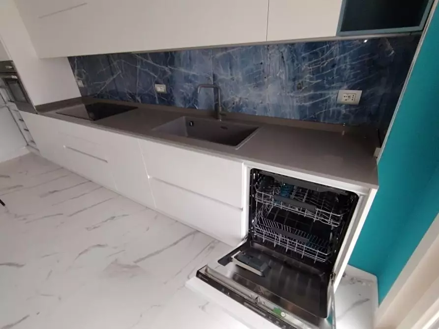 Immagine 9 di Appartamento in vendita  a Carrara