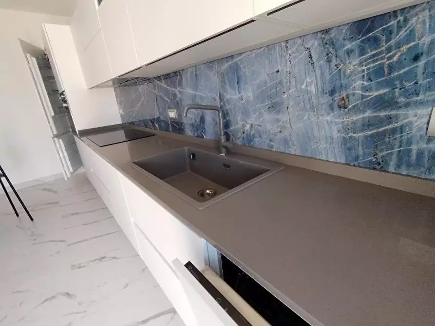 Immagine 11 di Appartamento in vendita  a Carrara