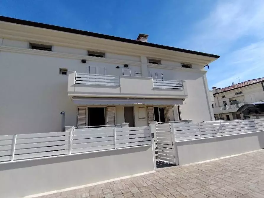 Immagine 2 di Appartamento in vendita  a Carrara