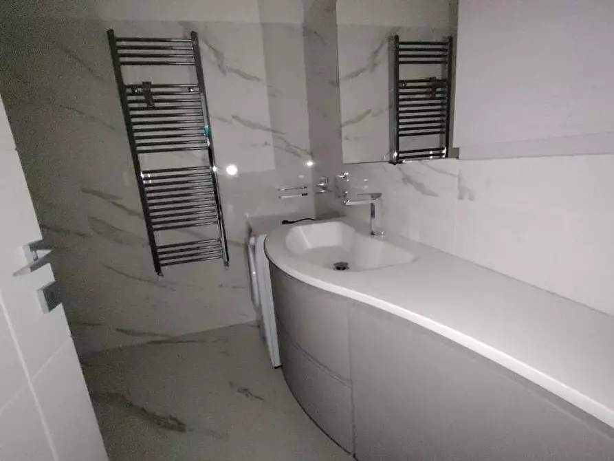 Immagine 23 di Appartamento in vendita  a Carrara