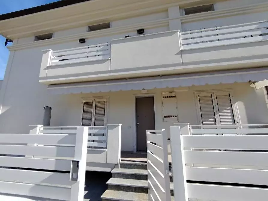 Immagine 3 di Appartamento in vendita  a Carrara