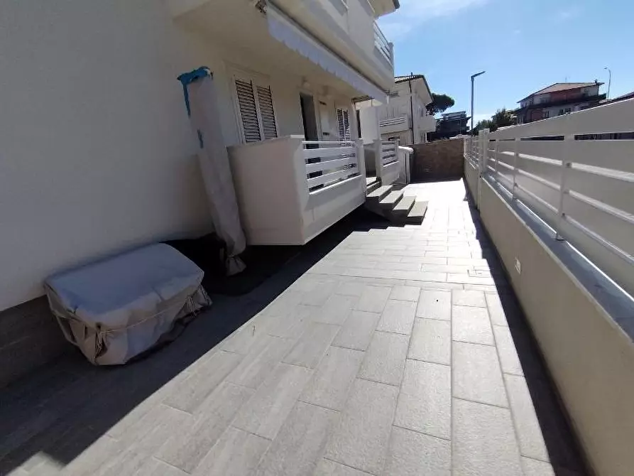 Immagine 7 di Appartamento in vendita  a Carrara