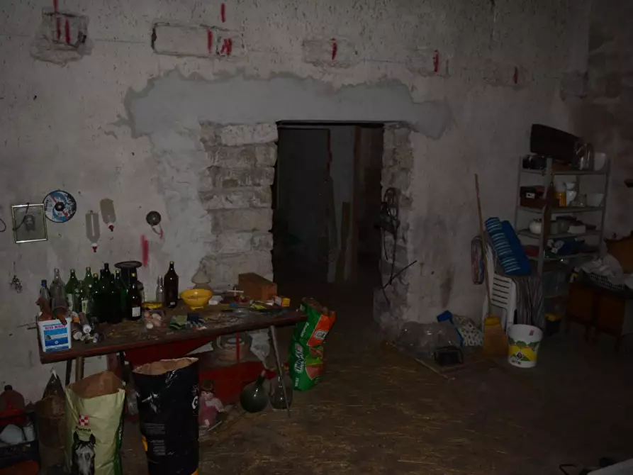 Immagine 28 di Magazzino in vendita  a Luogosanto