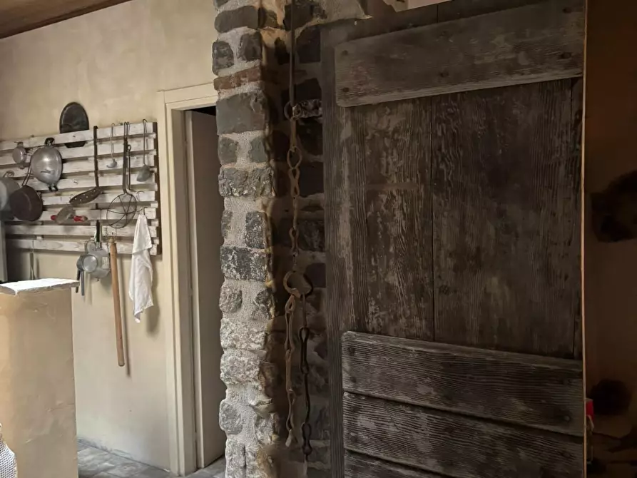 Immagine 39 di Magazzino in vendita  a Monte Porzio Catone