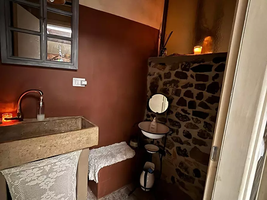 Immagine 46 di Magazzino in vendita  a Monte Porzio Catone