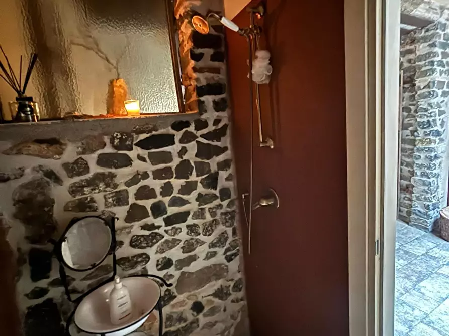 Immagine 48 di Magazzino in vendita  a Monte Porzio Catone