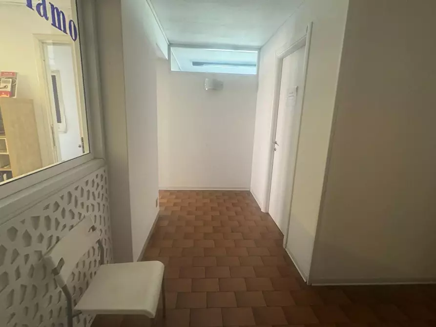 Immagine 8 di Ufficio in affitto  a Pontedera