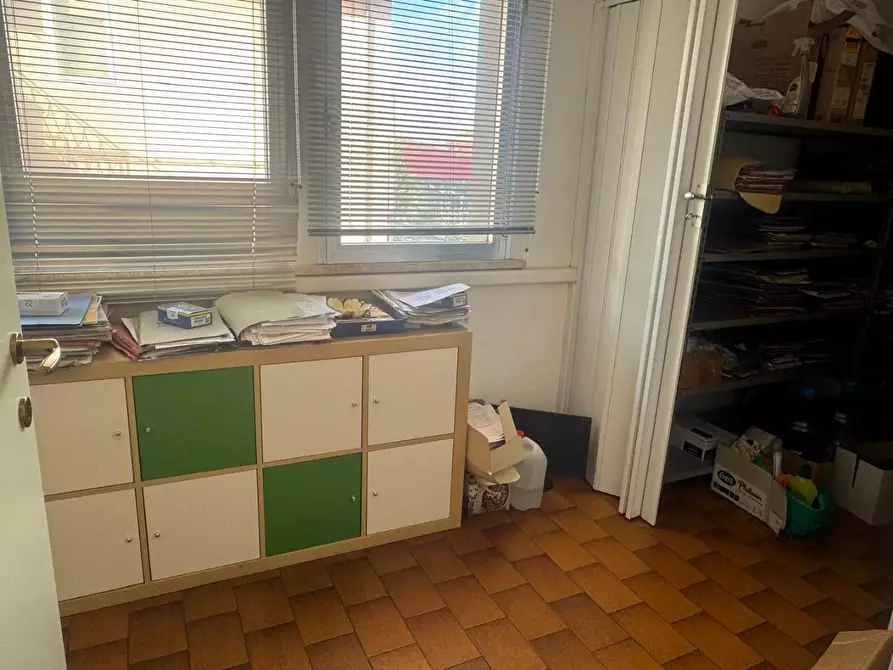 Immagine 5 di Ufficio in affitto  a Pontedera