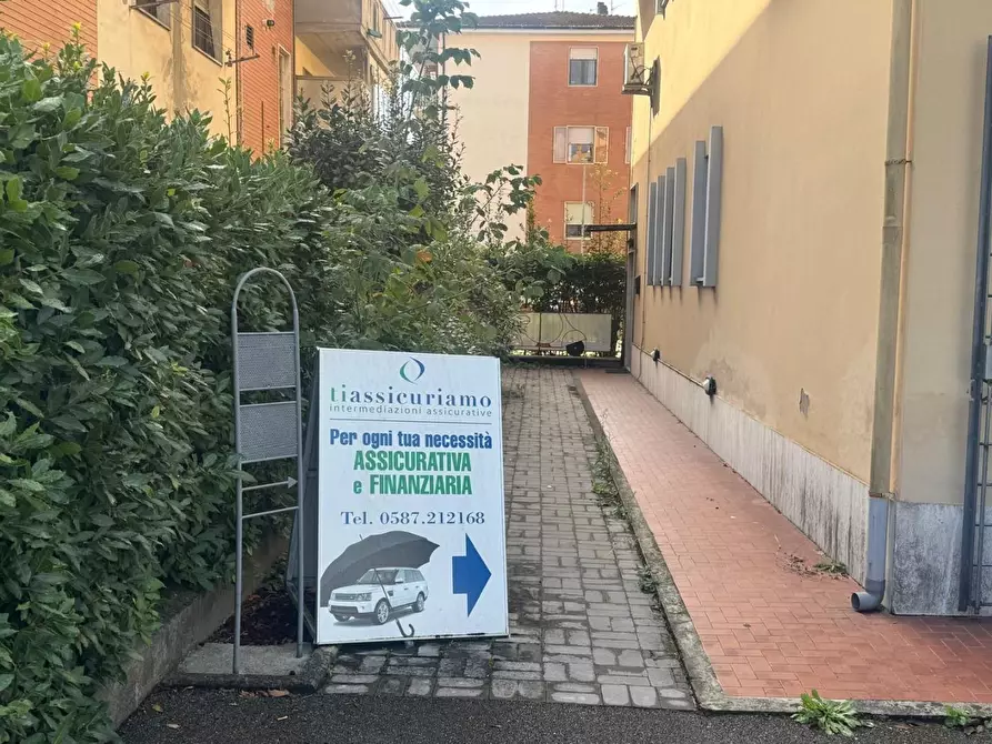 Immagine 4 di Ufficio in affitto  a Pontedera