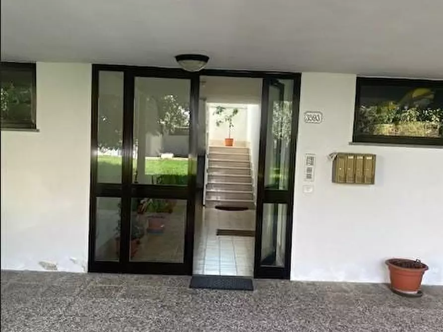 Immagine 2 di Appartamento in vendita  a Lucca