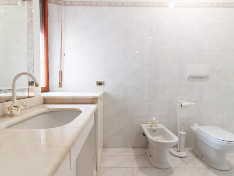 Immagine 10 di Appartamento in vendita  a Pisa