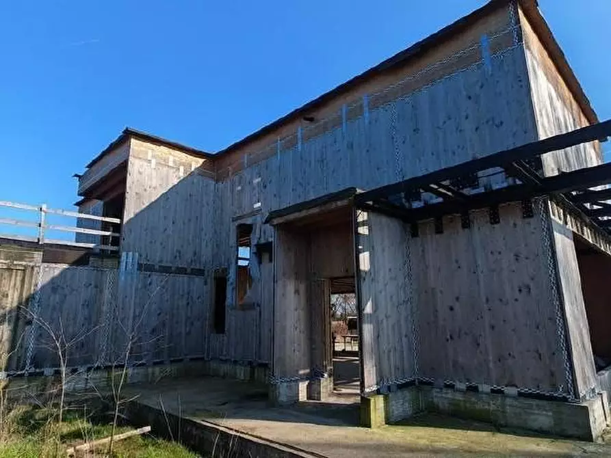 Immagine 1 di Villa in vendita  a Basiglio