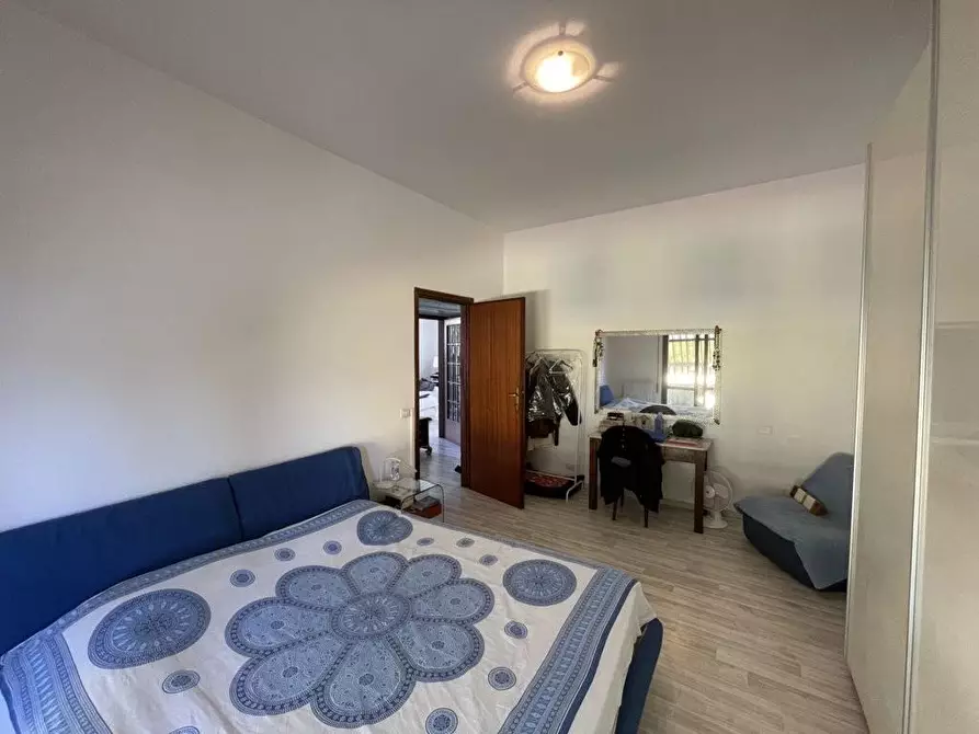 Immagine 11 di Appartamento in vendita  a Lucca