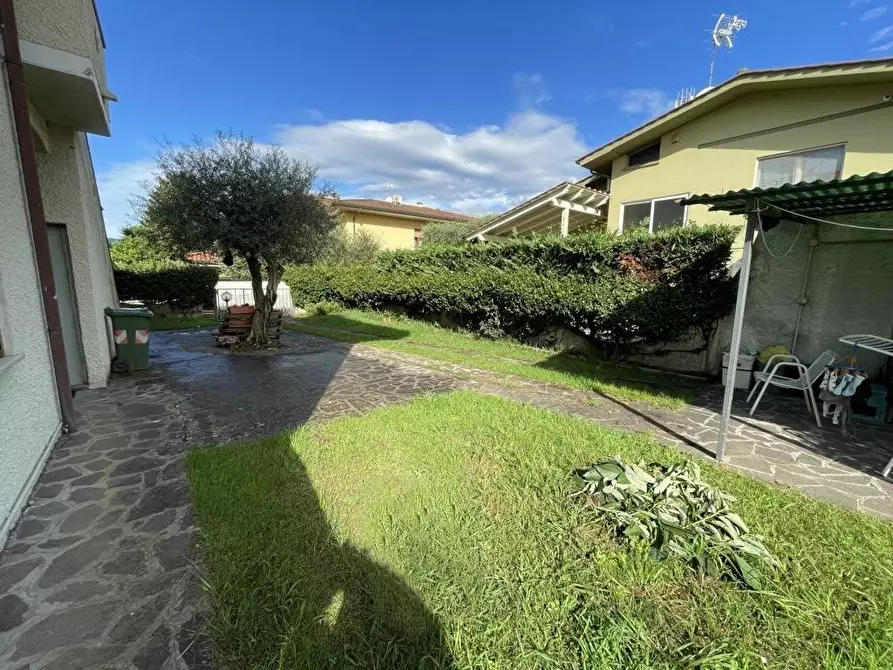 Immagine 26 di Appartamento in vendita  a Lucca