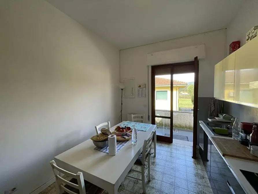 Immagine 7 di Appartamento in vendita  a Lucca