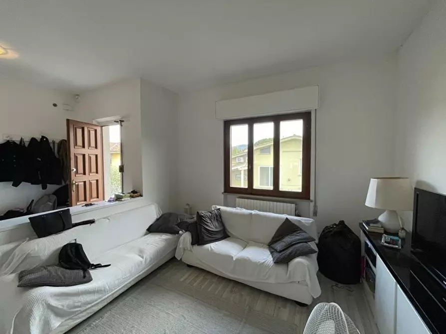 Immagine 3 di Appartamento in vendita  a Lucca