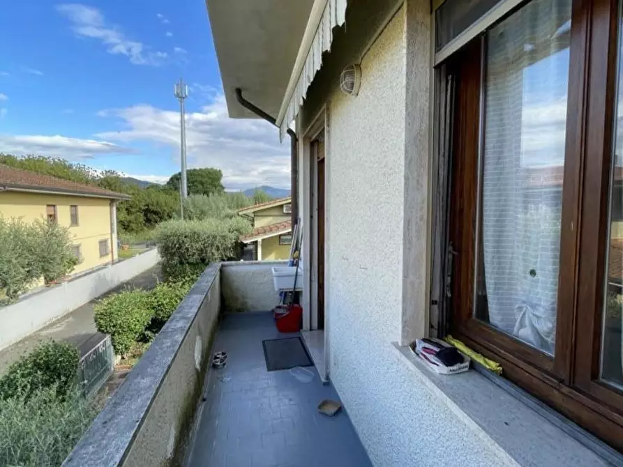 Immagine 23 di Appartamento in vendita  a Lucca