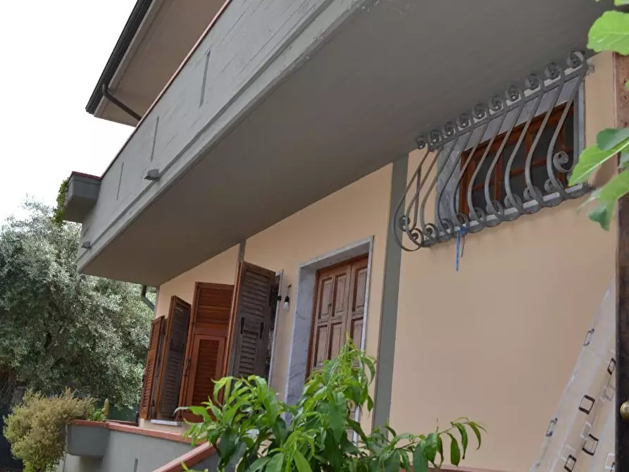 Immagine 1 di Casa indipendente in vendita  a Massa