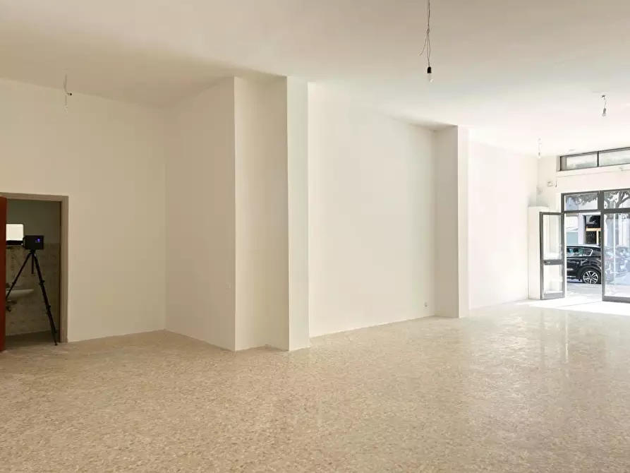 Immagine 1 di Locale commerciale in vendita  a Lecce