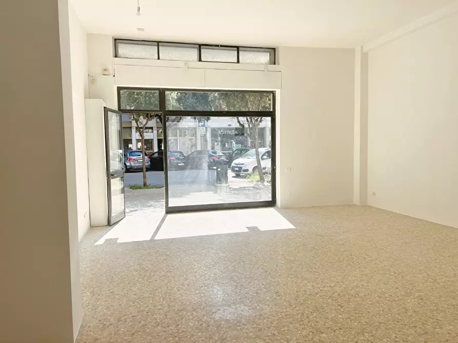 Immagine 2 di Locale commerciale in vendita  a Lecce