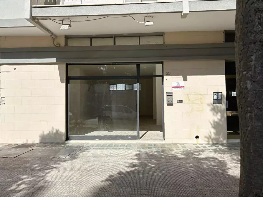 Immagine 12 di Locale commerciale in vendita  a Lecce