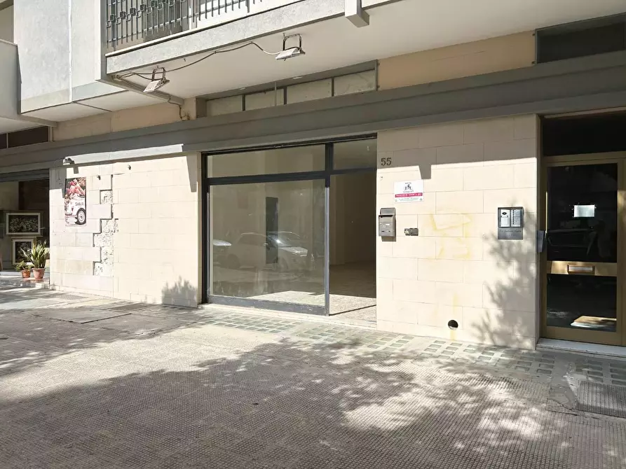 Immagine 10 di Locale commerciale in vendita  a Lecce