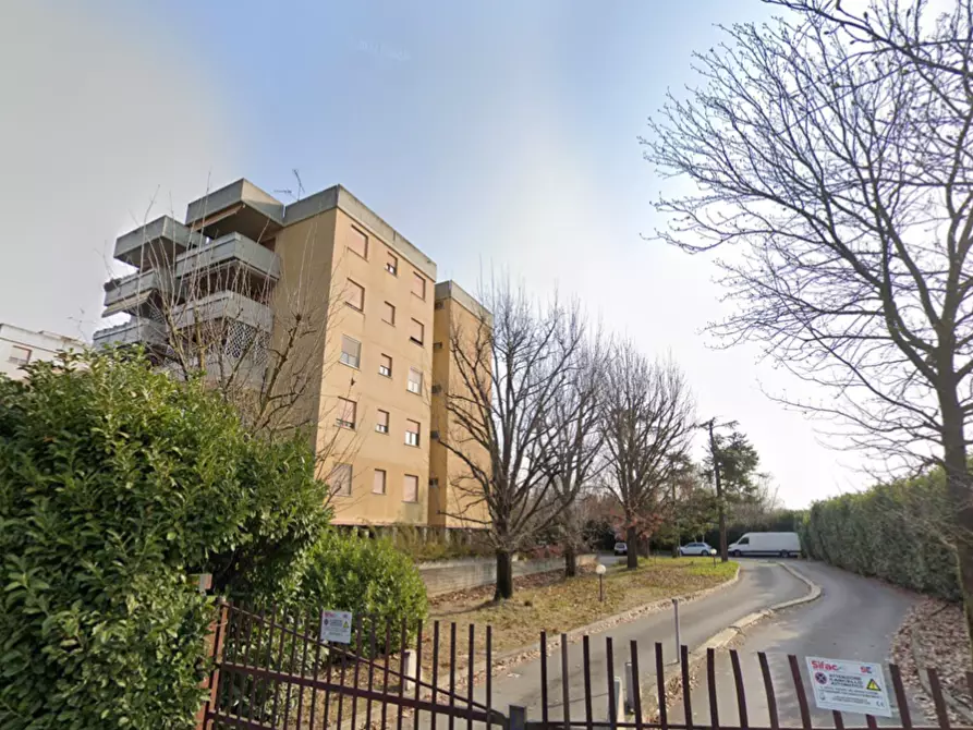 Immagine 3 di Magazzino in vendita  a Cesano Maderno