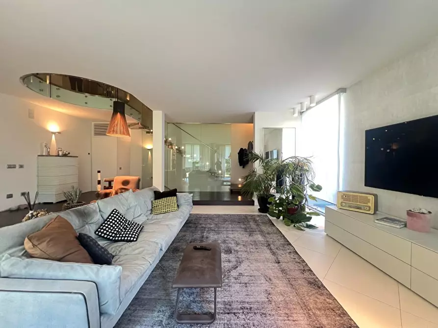 Immagine 7 di Villa in vendita  a Fucecchio