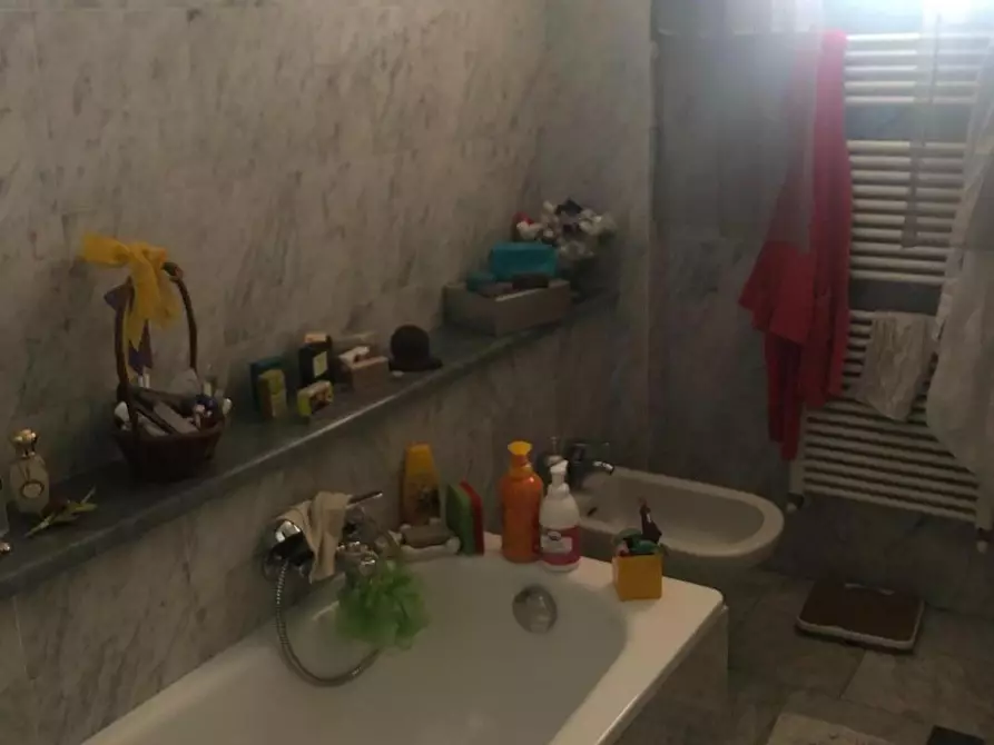 Immagine 23 di Casa quadrifamiliare in vendita  a Massa